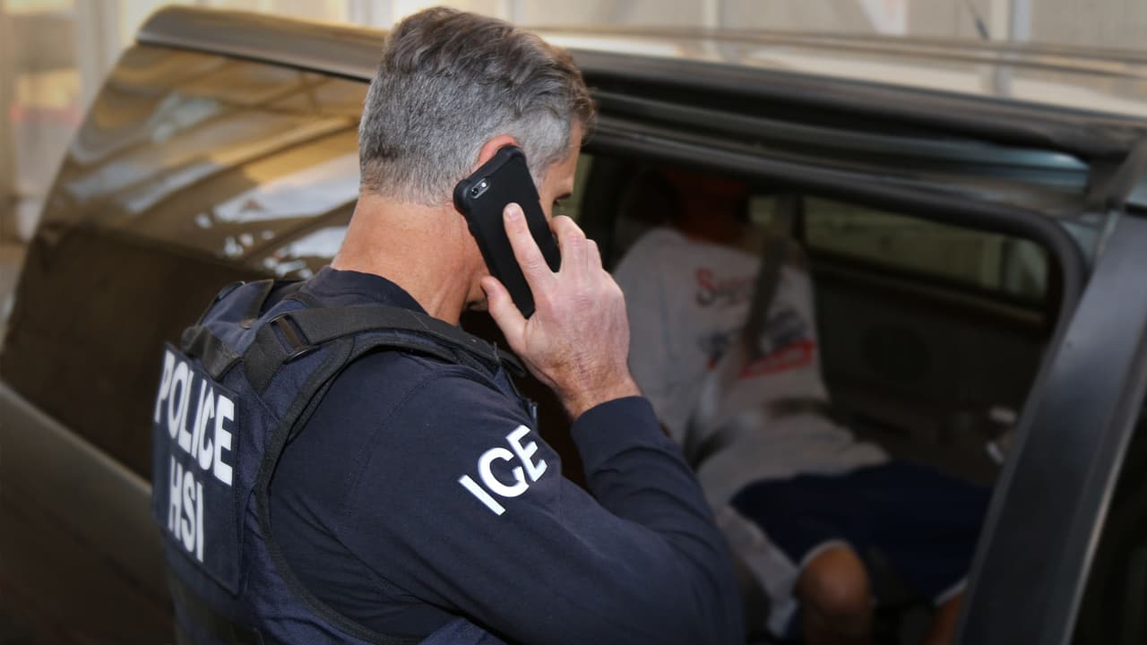Los defensores del 287(g) aseguran que el programa promueve la reducción de los delitos y la deportación de criminales.