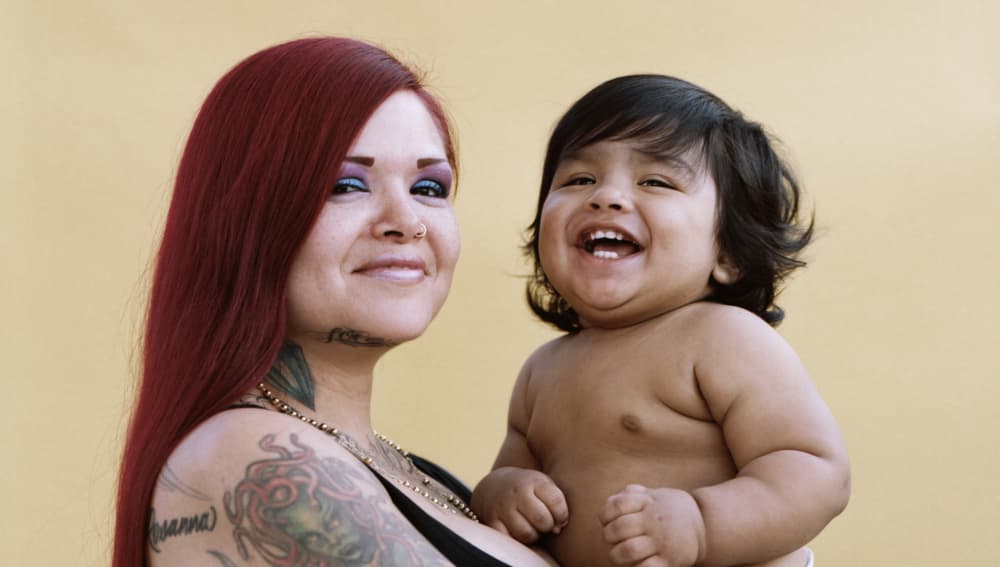 “No pareces una madre”: La fotógrafa que reivindica a las madres no convencionales