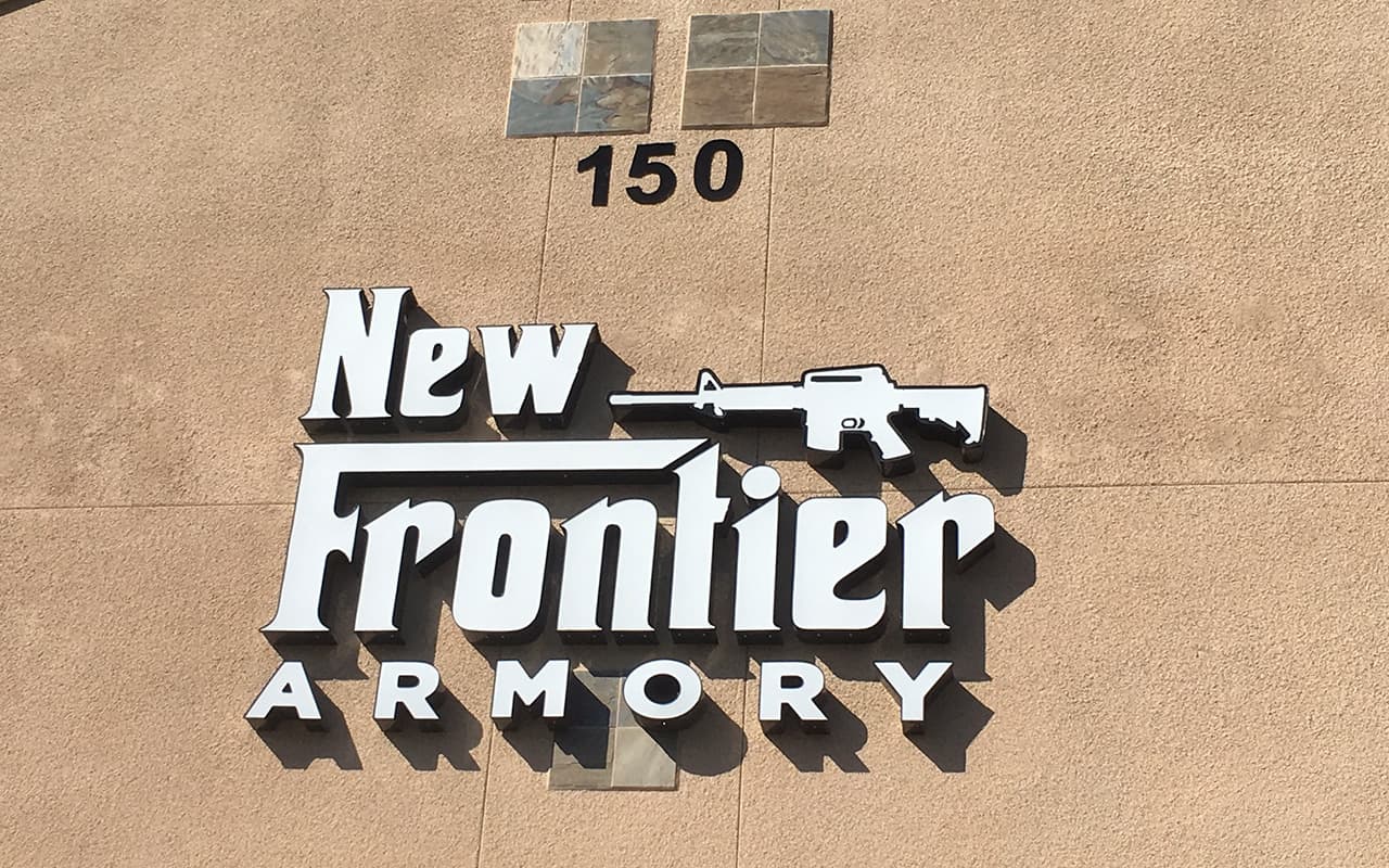 En la armería New Frontier, en North Las Vegas, el autor de la masacre en un concierto frente al casino Mandalay Bay compró al menos un rifle y una escopeta.