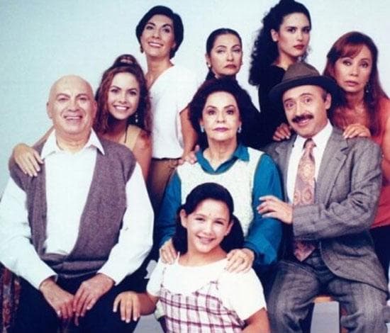 En la producción de 1995 en el melodrama
<b> Lazos de Amor, <a href="https://www.univision.com/temas/lucero" target="_blank">Lucero</a></b> dio vida a las trillizas María Guadalupe, María Paulina y María Fernanda.