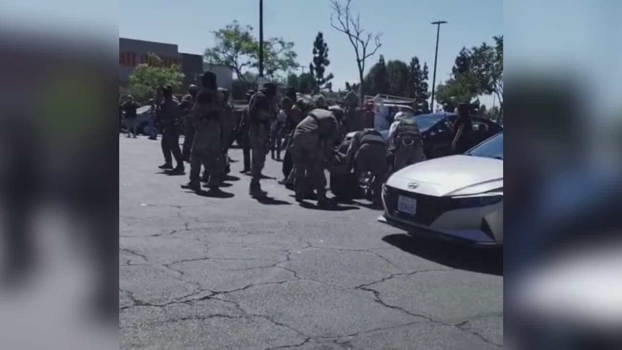 Buscaban trabajo en un Home Depot y los sorprendió una redada: varios jornaleros fueron detenidos