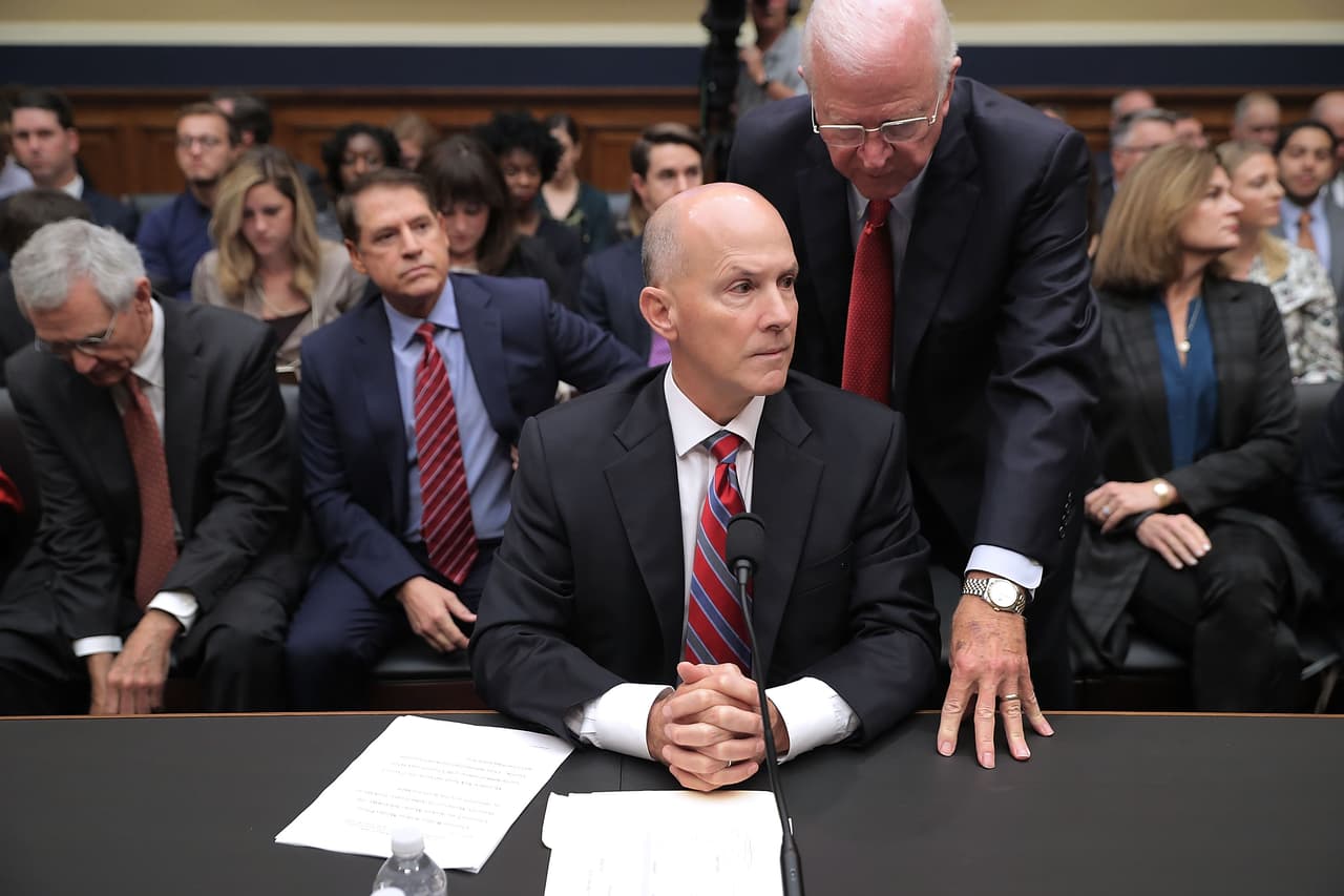 Los errores se pagan. De eso da fe la compañía que lidera esta lista, 
<b>Equifax</b>, que este año tuvo en vilo a muchos estadounidenses. La empresa de informes crediticios sufrió un masivo ataque cibernético que podría haber dejado al descubierto los datos de unas 145 millones de personas, algo que les dejaba vulnerables al robo de identidad.