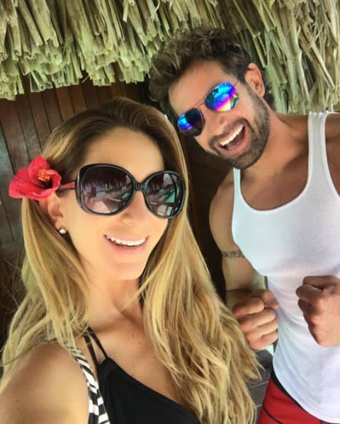 "Geraldine es una gran madre, una gran mujer que ha aguantado muchas cosas (...) entré con mucha inmadurez a esta relación e hice muchas cosas malas, infidelidades y cometí errores", dijo el actor en entrevista con el periodista Gustavo Adolfo Infante para El Gordo y la Flaca, en diciembre de 2017
<b>.</b>
