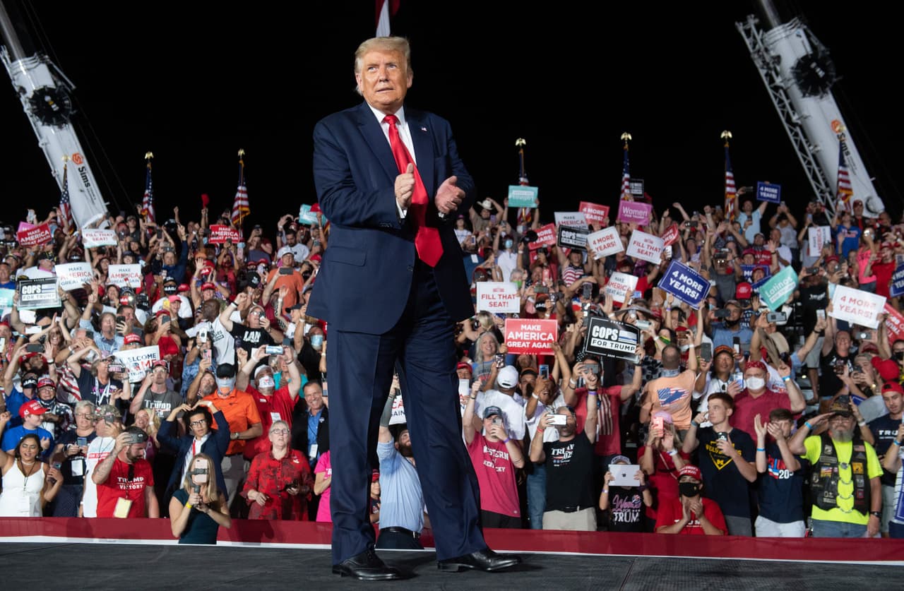 “Me siento tan revitalizado por sus oraciones y honrado con su apoyo”, dijo Trump durante el evento en el el Aeropuerto Internacional Orlando Sanford.
<br>