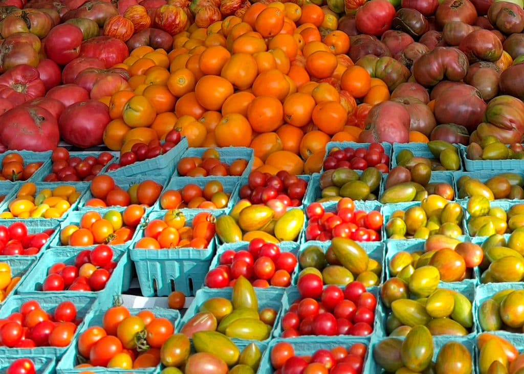 Aquí te mostramos la llamada 'Docena Sucia' del EWG en 2023, que abarca las frutas y verduras en las que más pesticidas se hallaron. Muchas coinciden con las listas de años anteriores, pero hay algunas nuevas incorporaciones.