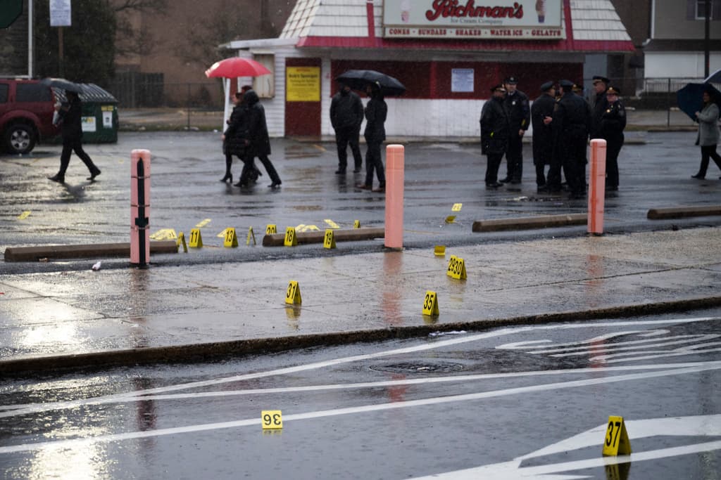 Cuarto tiroteo en un autobús en Filadelfia en 4 días deja 8 adolescentes heridos; cuatro de ellos hispanos