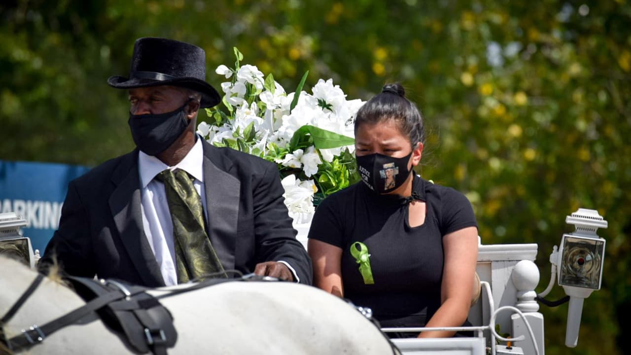 Lupita Guillén ha estado encabezando la gran mayoría de los actos relacionados con su hermana 
<b><a href="https://www.univision.com/local/houston-kxln/entre-lagrimas-madre-de-vanessa-guillen-recibe-condolencias-de-sus-familiares-y-amigos">Vanessa</a></b> desde su desaparición.