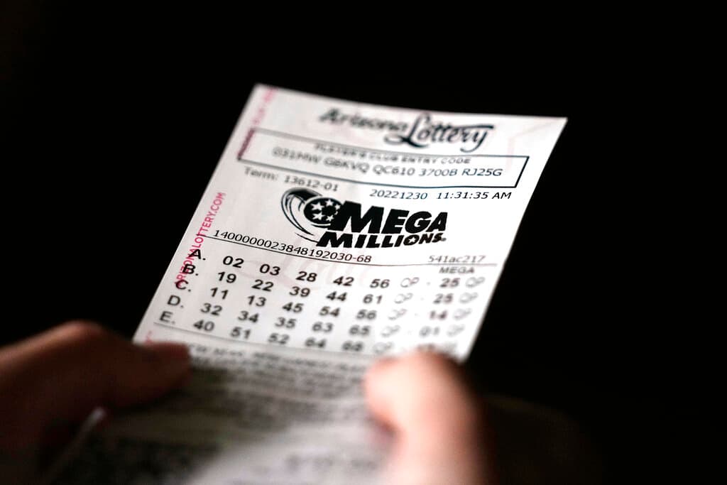 En el tercer lugar de nuestra lista, encontramos 
<b>un premio de 1.580 millones de dólares de Mega Millions</b>. Después de pagar los impuestos, 
<b>recibió unos 783 millones de dólares</b>. Esto ocurrió el pasado 9 de agosto, y el ganador 
<b>reclamó su premio cinco semanas después</b>.