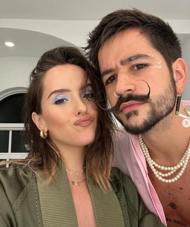 <b>#1 Evaluna y Camilo</b>
<br>La pareja es una de las más queridas y estables del mundo del entretenimiento con más de siete años juntos, 
<a href="https://www.univision.com/famosos/camilo-y-evaluna-celebraron-dos-anos-de-casados">dos de los cuales ya los han disfrutado como esposos</a>.