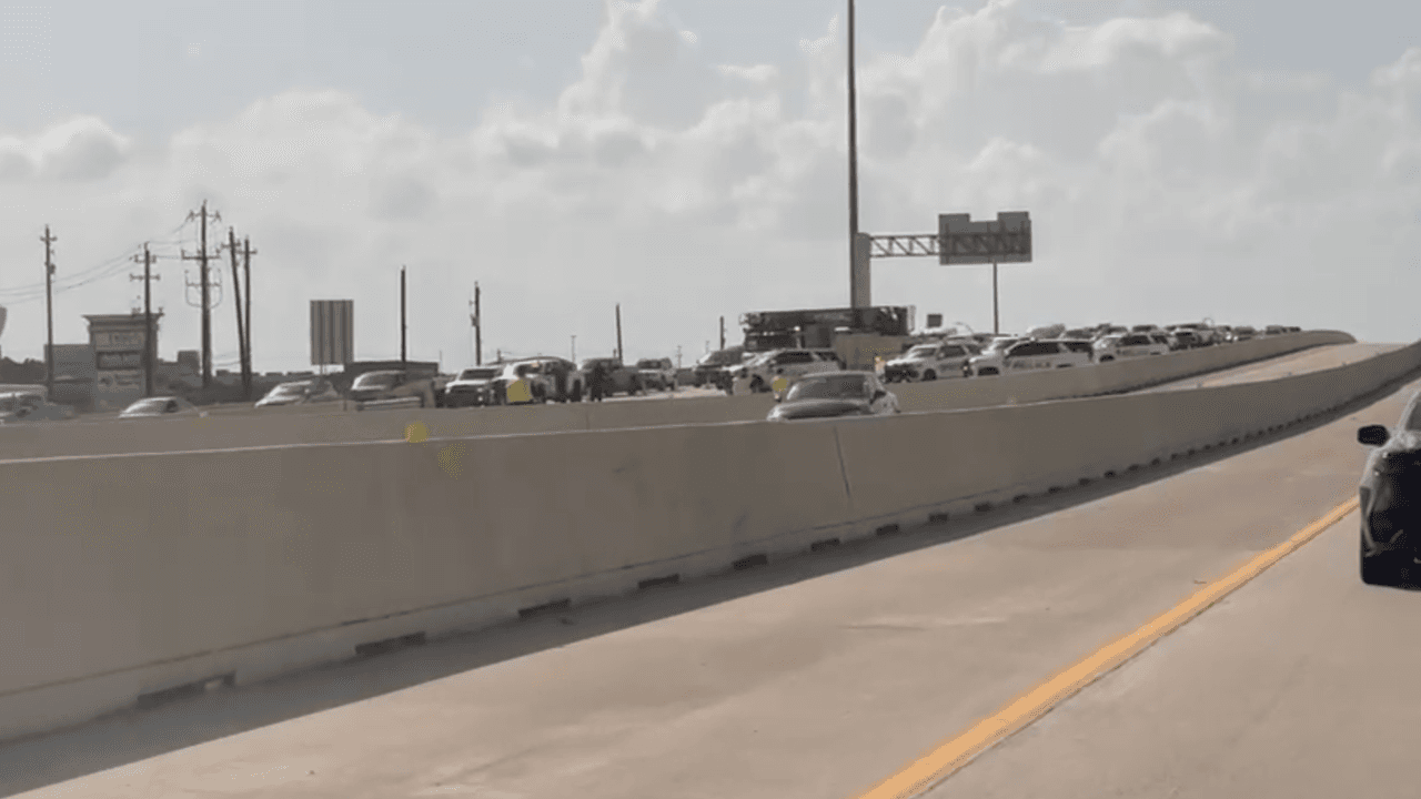 Muere un niño pequeño en un fuerte choque en la I-45, rumbo a Galveston