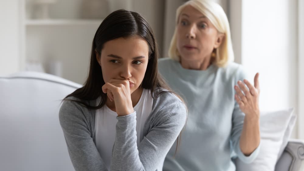 Son personas que se consideran metiches pero lo hacen con la mejor intención, de buen corazón pensando que hacen lo mejor para sus hijos.