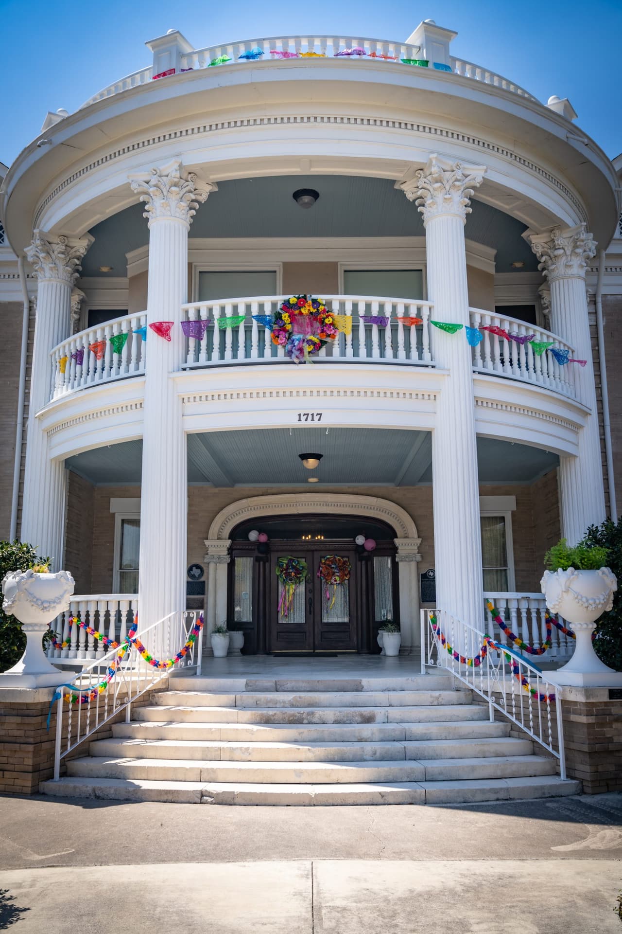 <h2 class="cms-H2-H2">Fiesta hat Contest and Luncheon</h2>
<br>
<ul>
 <li class="li1">Cuándo: 30 de abril</li>
</ul> 
<ul>
 <li class="li1">Hora: 10:30 a 14:00 horas</li>
</ul> 
<ul>
 <li class="li1">Dónde: The Westin San Antonio North</li>
</ul> 
<ul>
 <li class="li1">Qué es: Competencia de sombreros en varias categorías</li>
</ul> 
<ul>
 <li class="li1">Costo: 100 dólares</li>
</ul>
