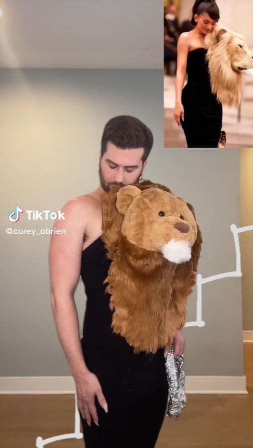 Corey O'Brien con su versión del vestido cabeza de león de Kylie Jenner