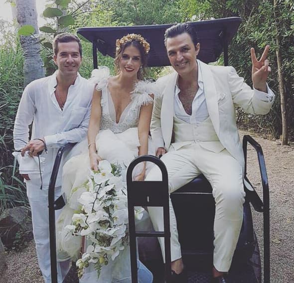 Después de la ceremonia en la playa, los novios y sus 400 invitados se fueron a disfrutar de la gran fiesta. La boda de Claudia Álvarez y Billy Rovzar se hizo inolvidable. ¿Te gusta esta pareja?