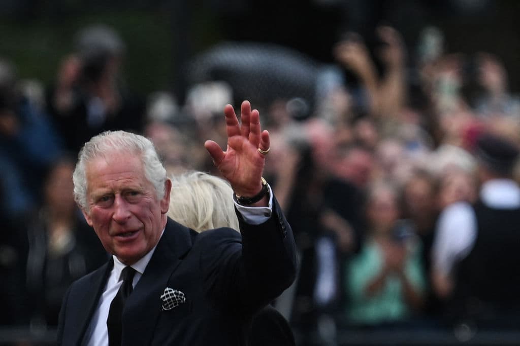 El rey Carlos III no solo hereda el trono de Isabel II, también una colosal fortuna 