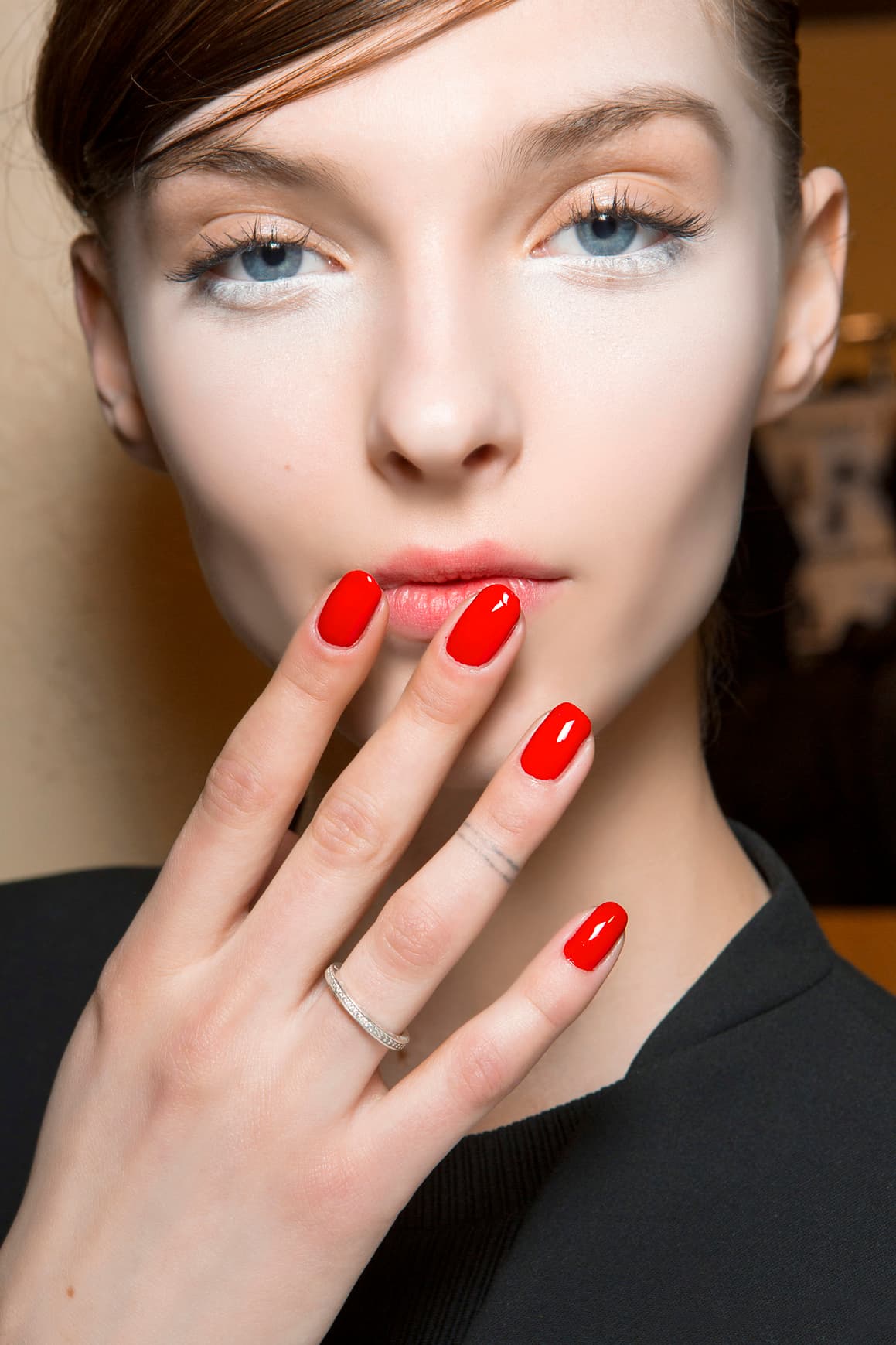 <b>12. Los clásicos.</b> Los tonos rojos son atemporal y son perfectos para darle a tus uñas un toque de color sofisticado.
<br>