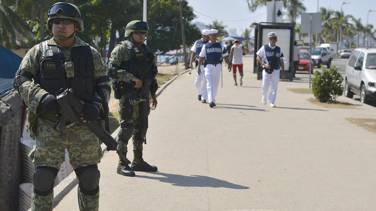 Expertos opinan sobre la ley que quiere darle facultades policiales al Ejército mexicano: "No fue hecha para brindar seguridad a la ciudadanía"