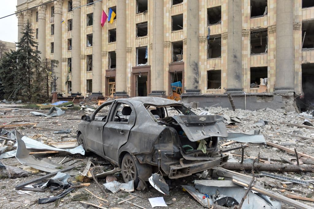 Una vista de los daños en el edificio de gobierno en Járkov, una ciudad con una población de 1.4 millones de habitantes, con una gran población rusoparlante.