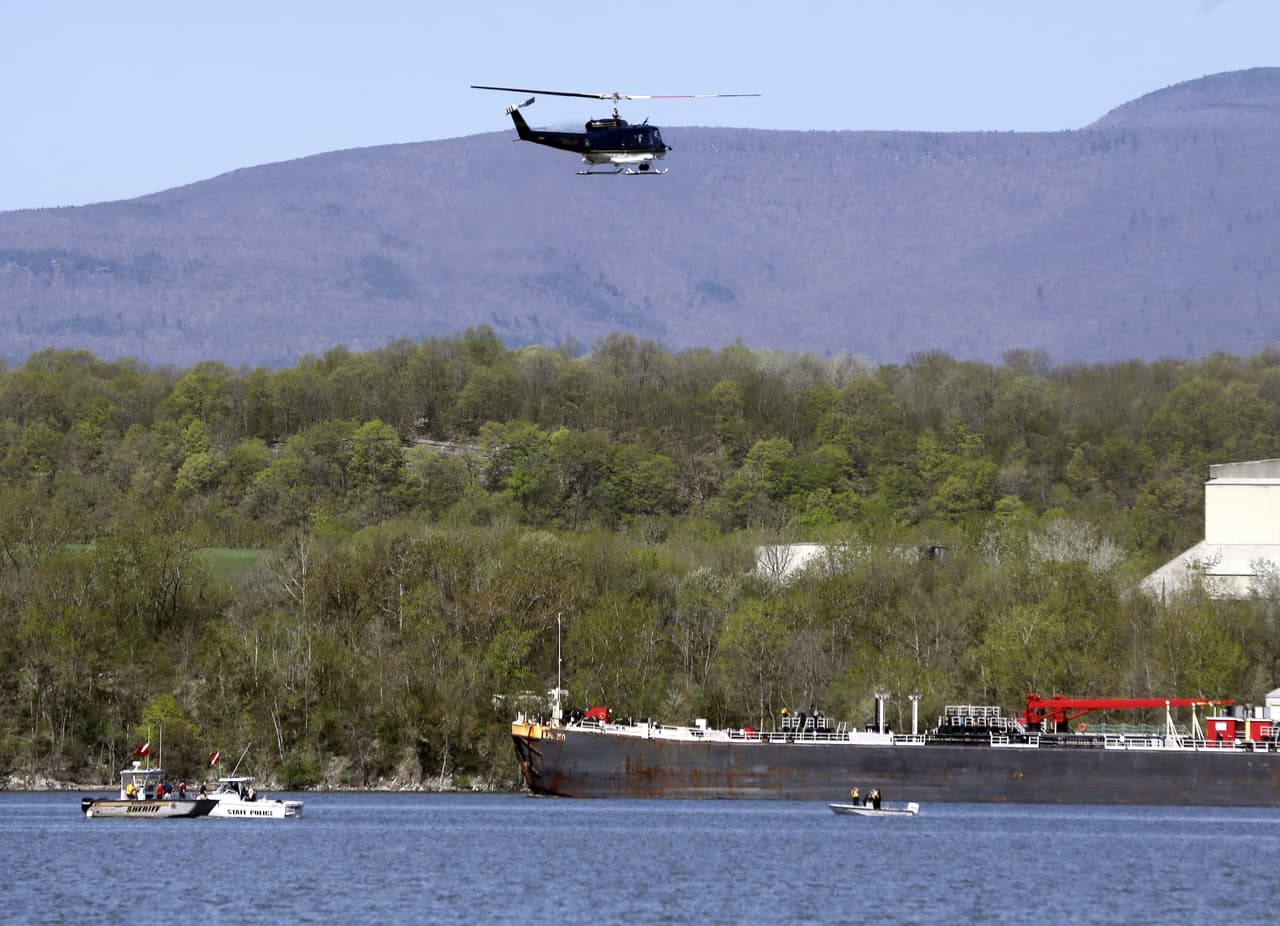 <h2 class="cms-H2-H2">2013: Cae un helicóptero; turistas quedan ilesos</h2>
<br>
<br>En junio del 2013, una aeronave cayó al Río Hudson cuando perdió fuerza y fue obligado a hacer un aterrizaje de emergencia en el agua.
<br>
<br>El 
<b>helicóptero tipo Bell 206 </b>fue aterrizado exitosamente en el río y el piloto y una familia de turistas suizos resultaron ilesos.