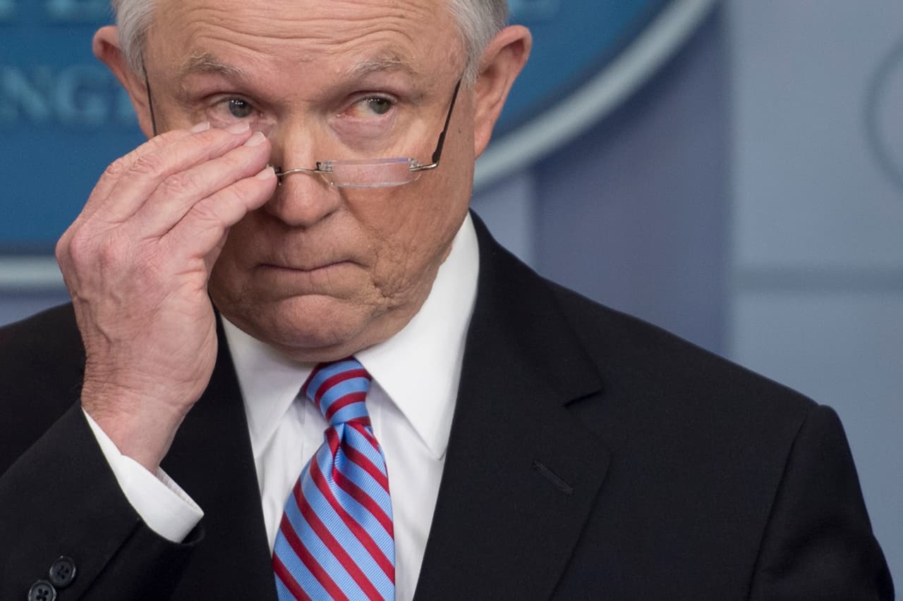 Nuevo estándar establecido por Sessions a los jueces de inmigración facilitará las deportaciones