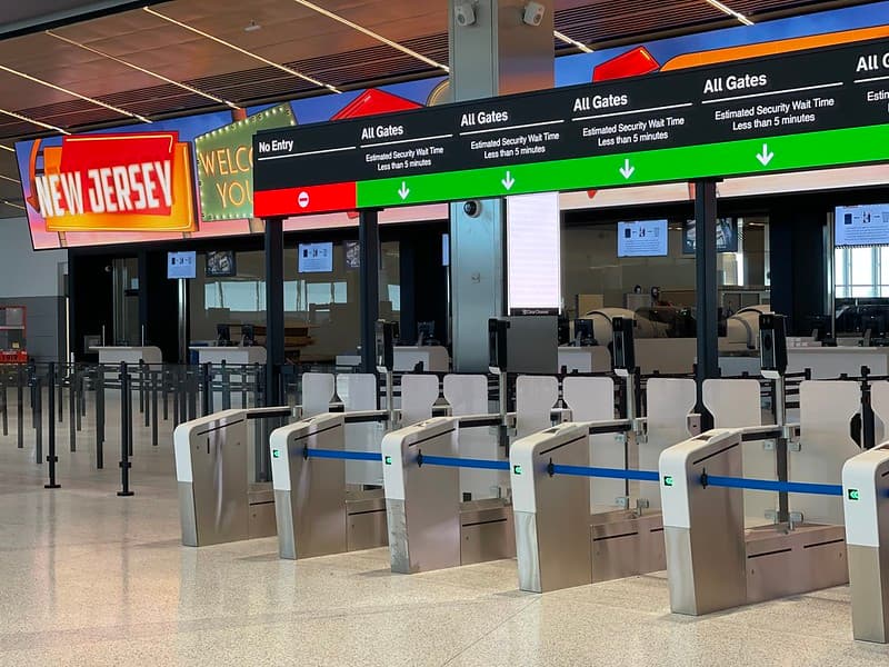 Así mismo, la nueva terminal A, cuenta actualizaciones tecnológicas, incluidos puntos de control de seguridad sin contacto.