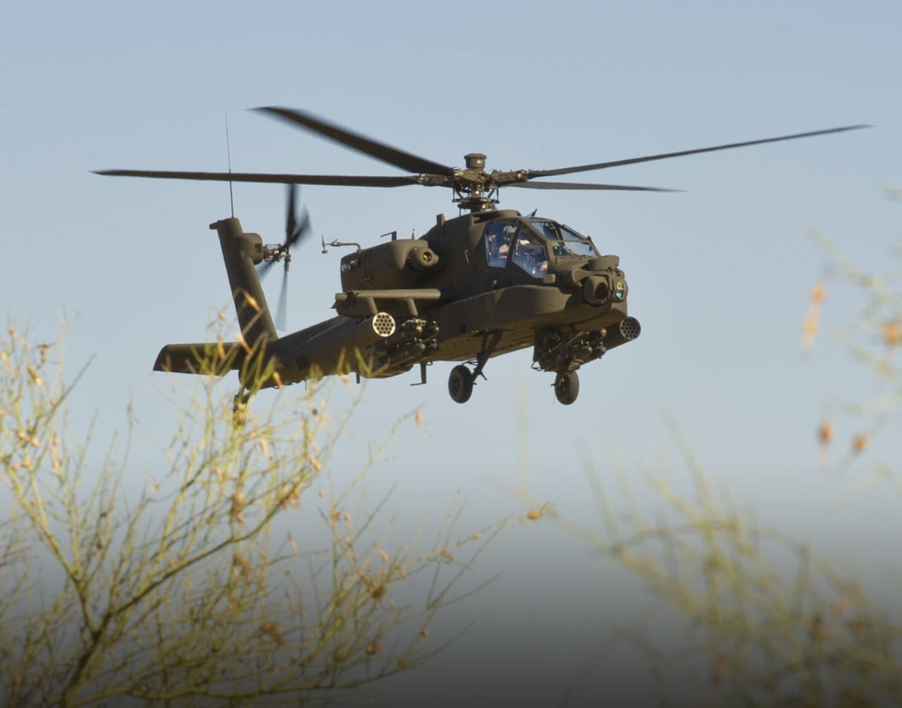 Dos helicópteros militares chocan al regresar de un entrenamiento en Alaska: tres muertos y un superviviente