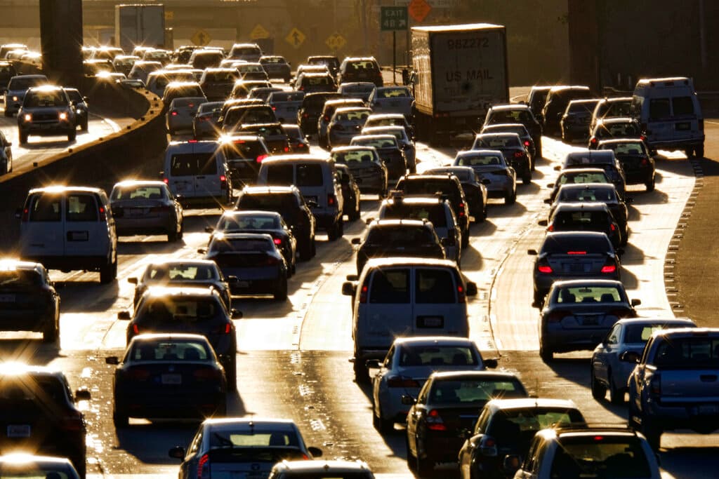 Lo más recomendable es 
<b>evitar viajar durante el fin de semana</b>, pero si aún necesitas salir, estos son los horarios más indicados:
<br>Sábado 26 de noviembre: Antes de las 2:00 pm o después de las 8:00 pm
<br>Domingo 27 de noviembre: Antes de las 11:00 am o después de ñas 8:00 pm.