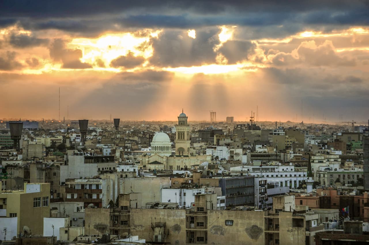 <h3 class="cms-H3-H3">9. Libia</h3>
<br>
<br>🛫 
<b>Factores de riesgo: </b>Crímenes, terrorismo, inestabilidad social, secuestro y conflicto armado.
<br>
<br>🛫 
<b>Advertencia más reciente del Departamento de Estado: </b>6 de junio de 2022. 
<br>