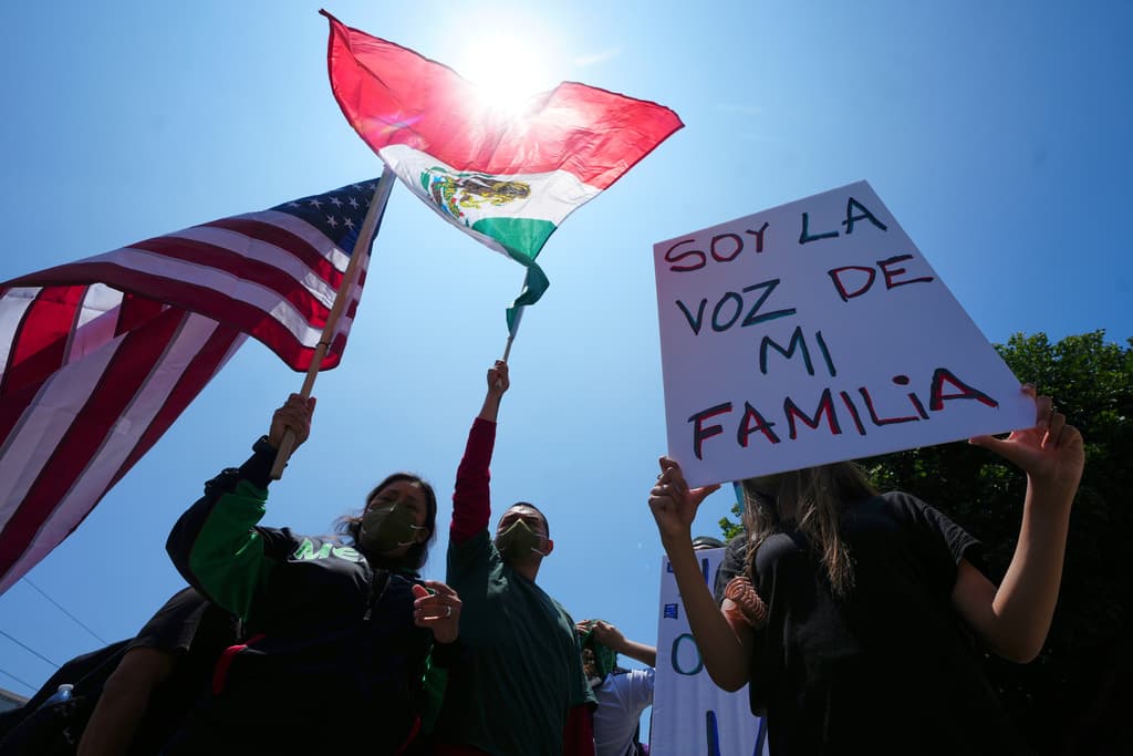 Gobernadores de México ofrecen apoyo legal para mexicanos indocumentados en ciudades afectadas por las redadas de ICE
