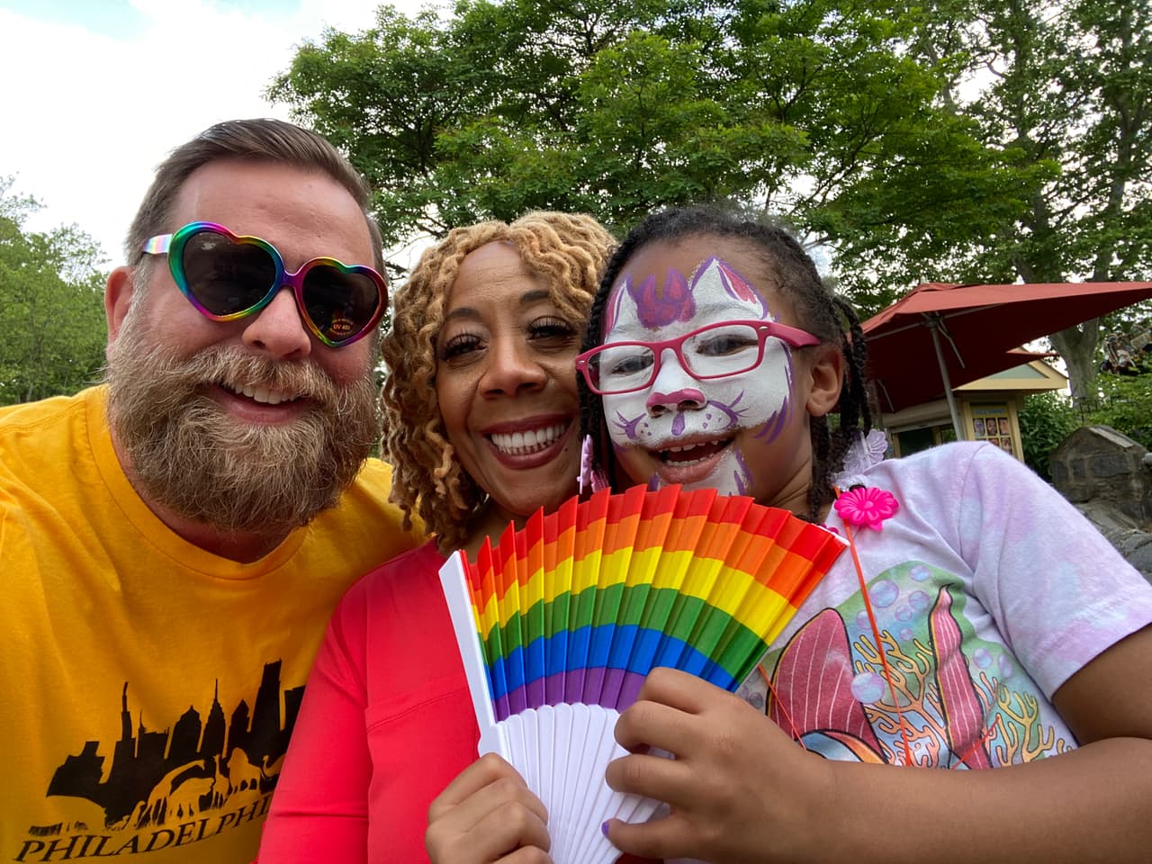 <b>Día del orgullo en el Zoológico de Filadelfia</b>
<br>Cuándo: sábado 10 de junio de 10:00 a 15:00
<br>Dónde: Zoológico de Filadelfia, 3400 West Girard Ave.
<br>Sitio web: 
<a href="http://www.philadelphiazoo.org">www.philadelphiazoo.org</a>
<br>
<br>El Día del Orgullo en el Zoológico de Filadelfia es una gran oportunidad para salir al aire libre con familiares, amigos y/o personas importantes y disfrutar de los animales y celebrar la increíble diversidad de la comunidad LGBTQ+.
<br>Los asistentes están invitados a utilizar prendas o accesorios con el tema del orgullo para tener la oportunidad de ganar boletos para una futura visita al zoológico.
<br>
