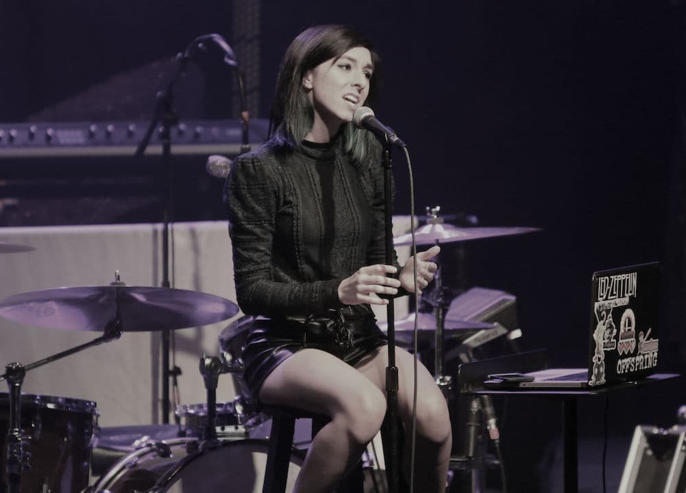 La cantante fue asesinada el viernes por la noche mientras firmaba autógrafos tras ofrecer un concierto en Orlando, Florida. El agresor, identificado por las autoridades como Kevin James Loibl, se suicidó tras ser derribado por el hermano de Grimmie