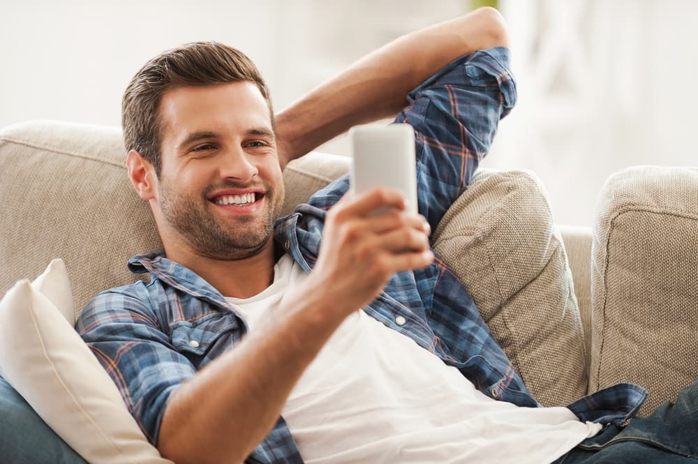 <b>GÉMINIS</b>
<br>Si no tienen con quién platicar, seguramente pronto se volverían locos, así que aprovechen la red telefónica y de internet para hacer llamadas, tanto de audio como video, o los 'hangouts' para ponerse al corriente con sus amigos y familiares y divertirse en reuniones virtuales.