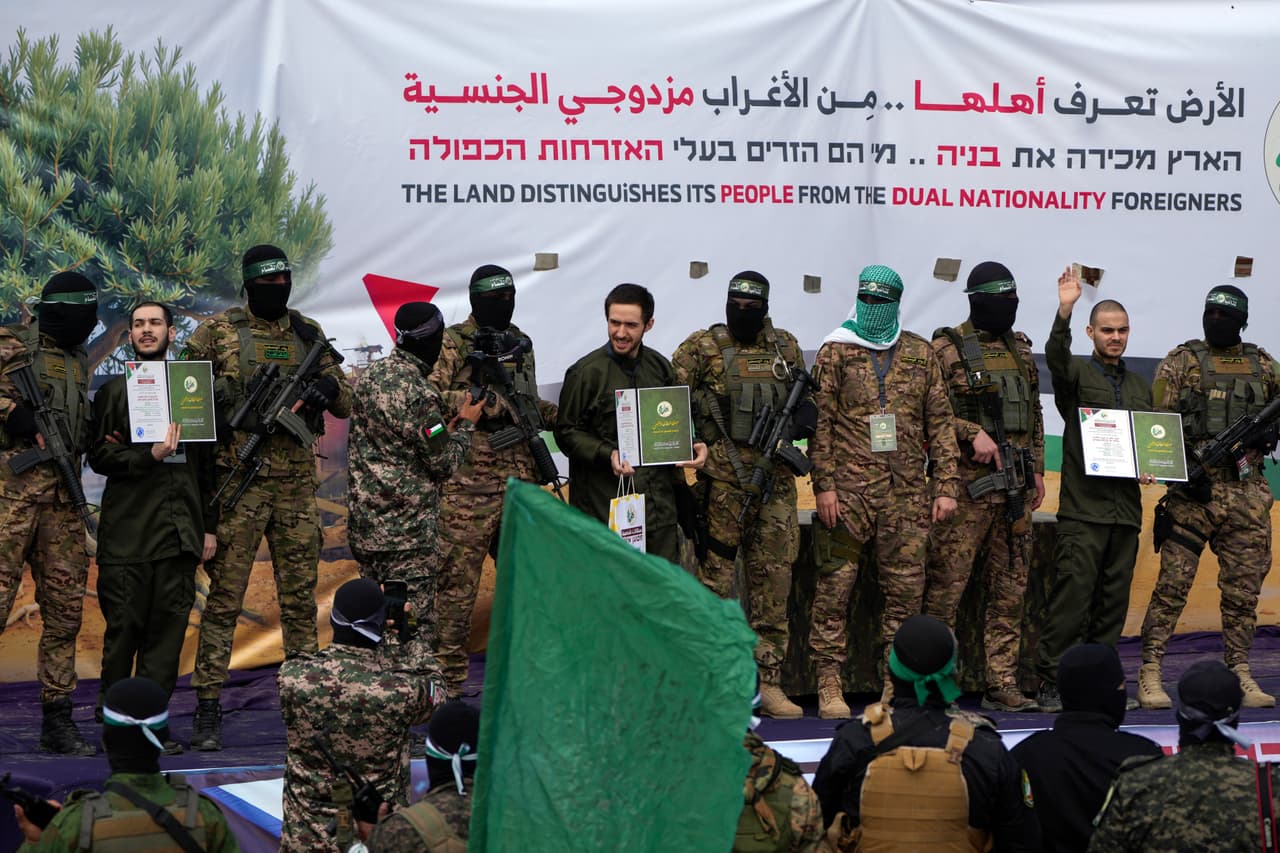 Hamas libera a 6 rehenes a cambio de cientos de prisioneros palestinos, en el último intercambio con Israel