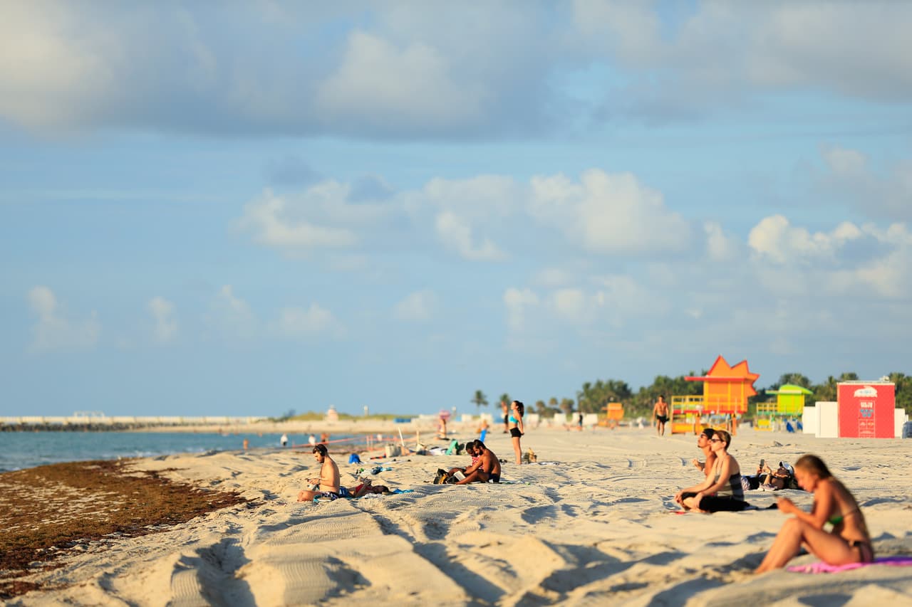 Se pronostican días calurosos durante toda la semana en el condado Miami-Dade, por lo que las autoridades esperan que cada día acudan más personas a las playas.