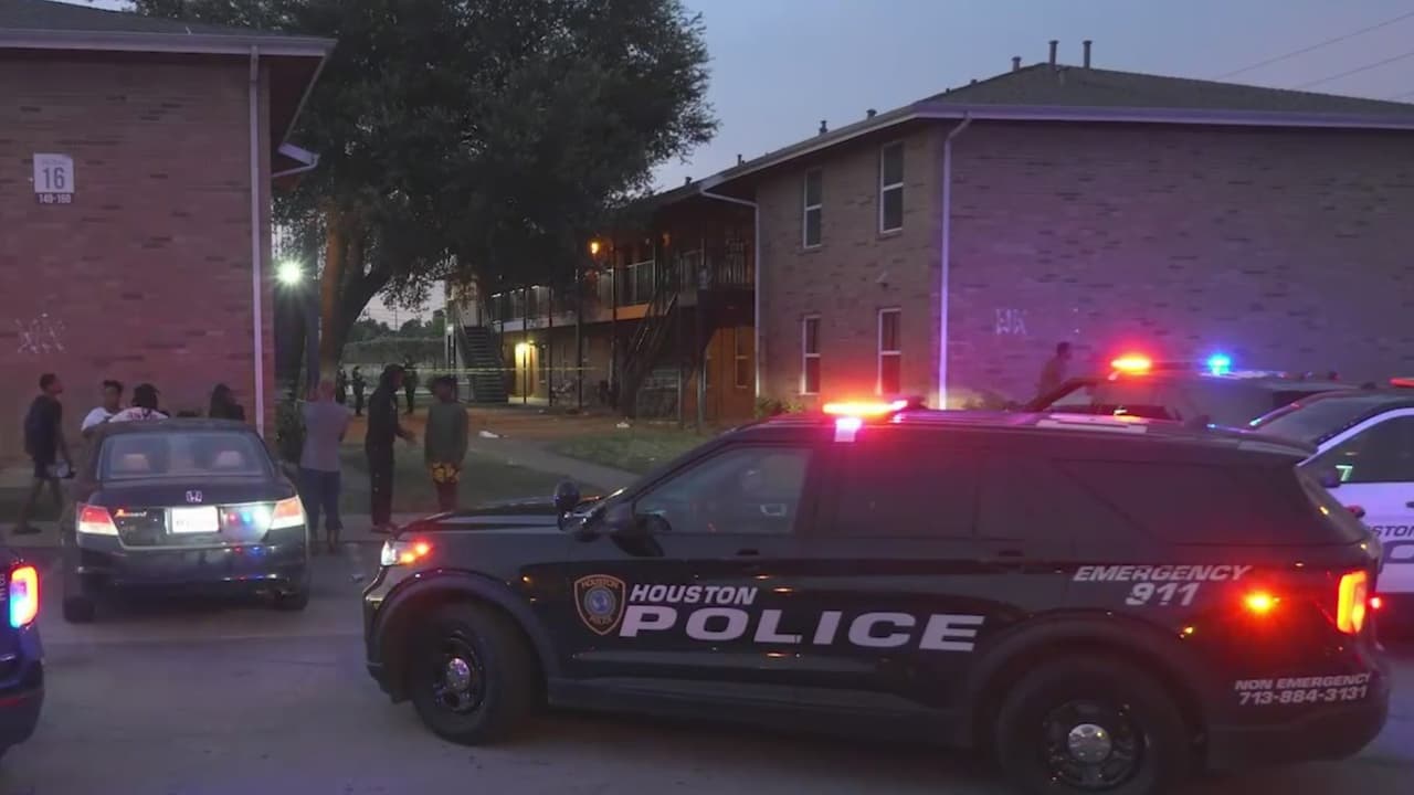 Hombre le dispara a su hermano y a su madre durante una pelea en Houston