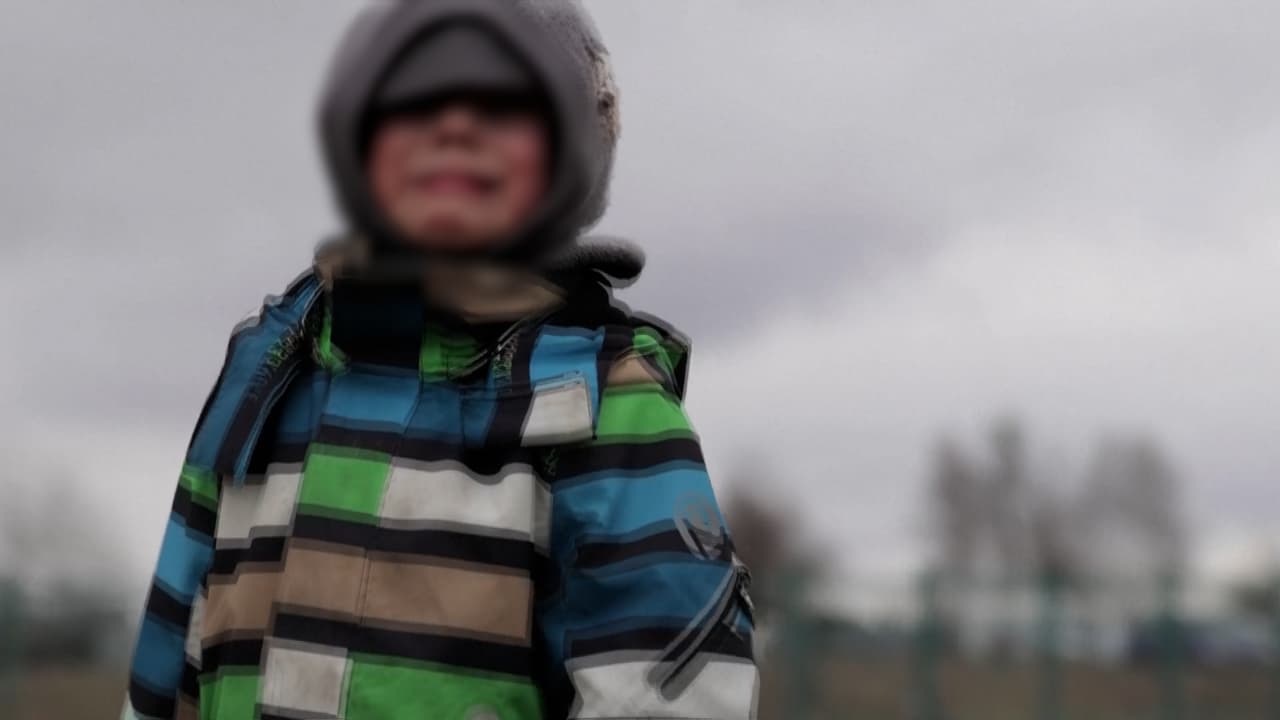 <b>En video:</b> La frontera de Ucrania con Polonia ha sido recibido a muchos de los desplazados que ha dejado la invasión rusa, muchos de ellos menores de edad.