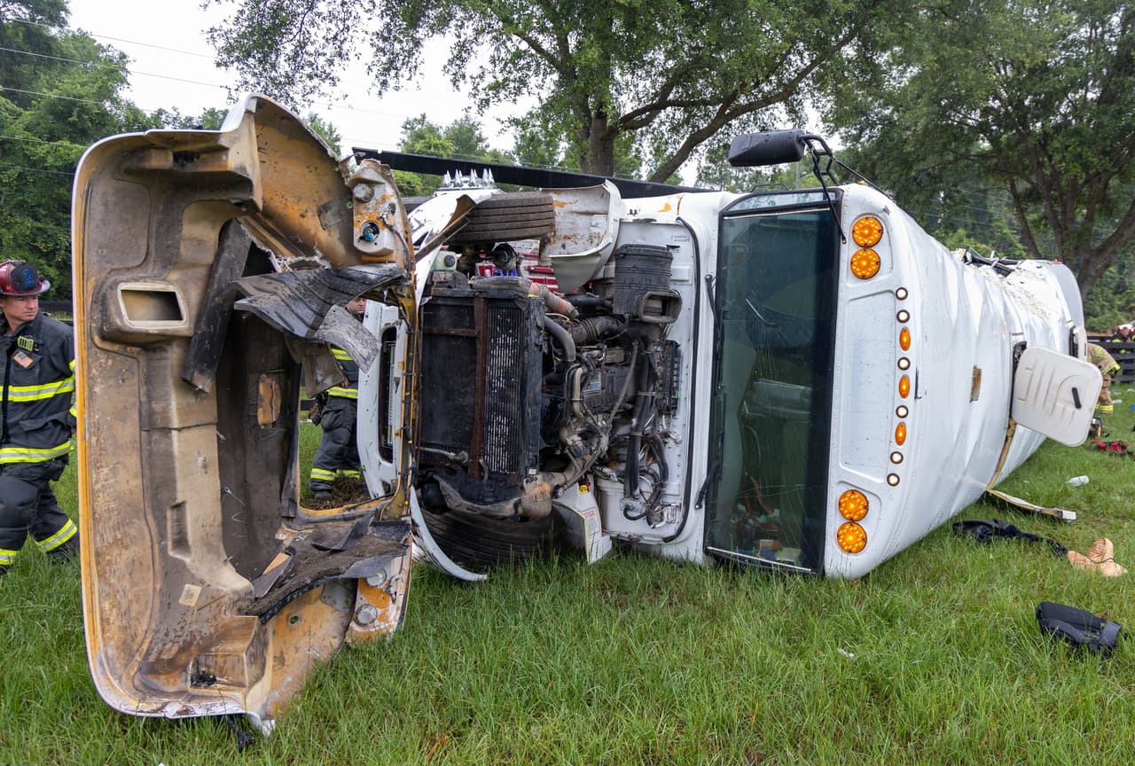La Patrulla de Caminos de Florida confirmó que el accidente ocurrió en State Road 40, justo al este de la autopista US 41, en Rainbow Springs Boulevard, en Ocala, en el condado de Marion, Florida Central.