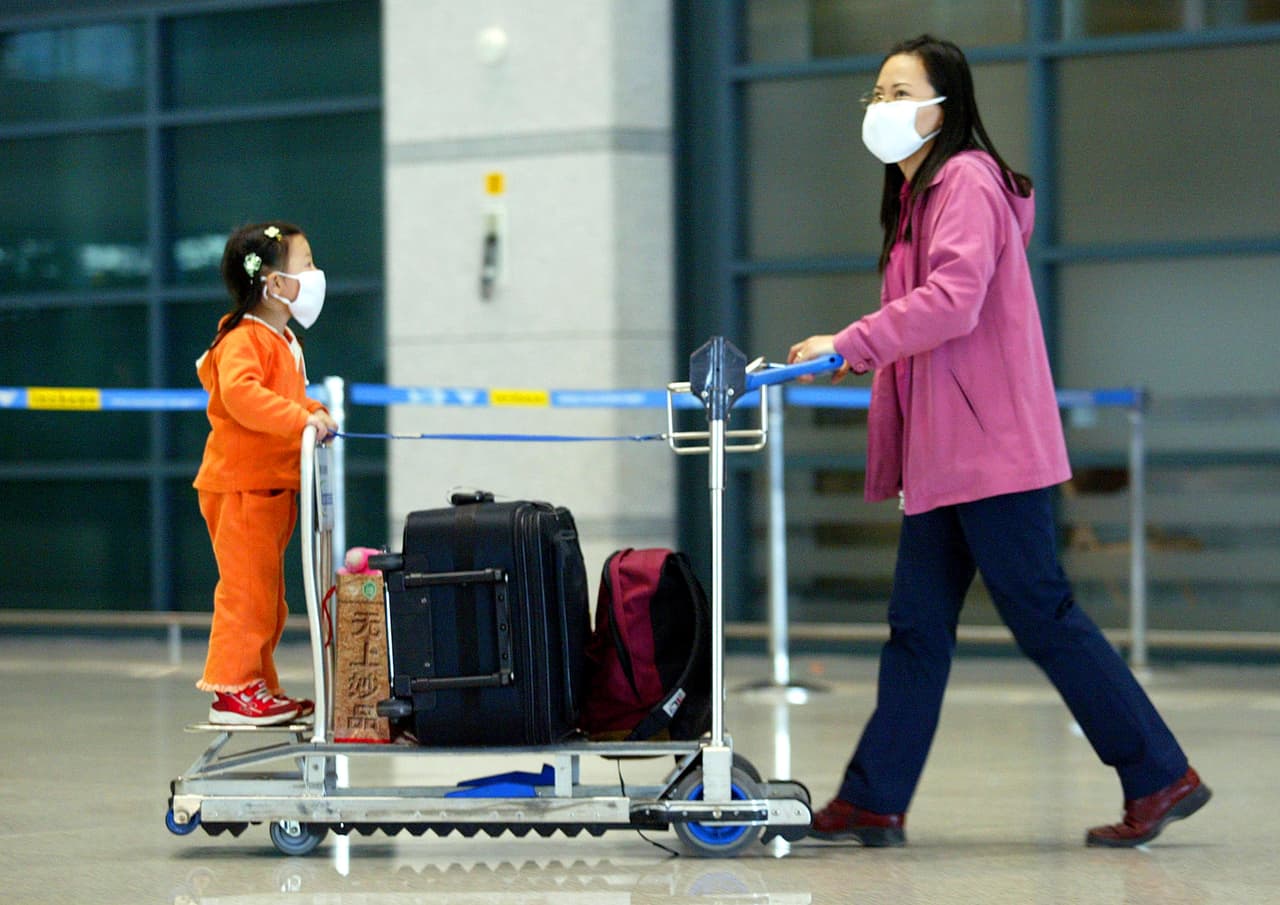Aeropuertos de Los Ángeles y San Francisco emiten alerta para evaluar a viajeros de China por virus letal
