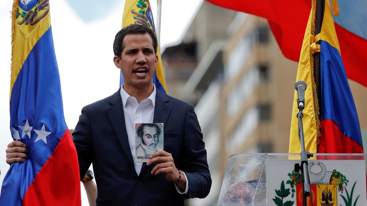 Un presidente interino apoyado por EEUU y Maduro en Miraflores con el apoyo militar: así está Venezuela