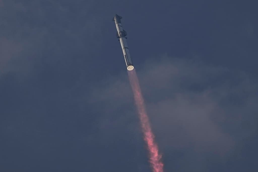 El poderoso cohete Starship despega con éxito en su tercera prueba, pero se destruye al regresar a la Tierra
