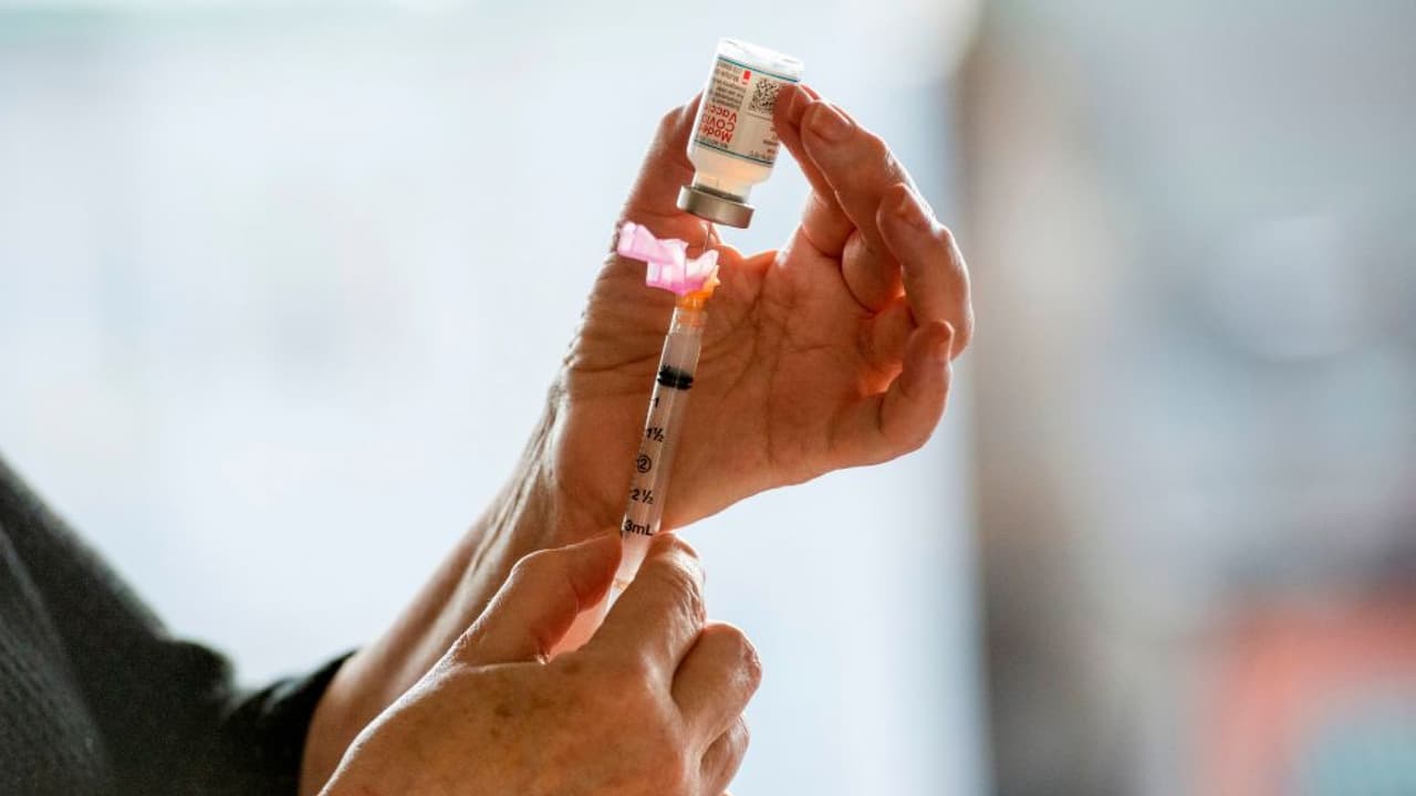 Revise cómo obtener la cita para vacunarse contra el coronavirus en hospitales del sur de Florida