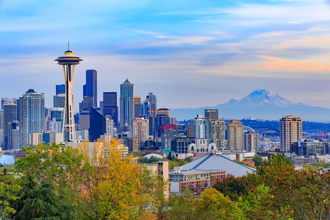 <b>Puesto 5. Washington</b>
<br>
<br>Denuncias por robo de identidad: 660 por cada 100,000 habitantes (total: 54,247 denuncias).
<br>
<br>Pérdida de dinero promedio para todos los tipos de fraude: 400 dólares. 
<br>
<br>Usos más comunes del robo de identidad: falsificación de documentos para recibir beneficios gubernamentales (70%) y otras estafas de identidad (12%).
<br>