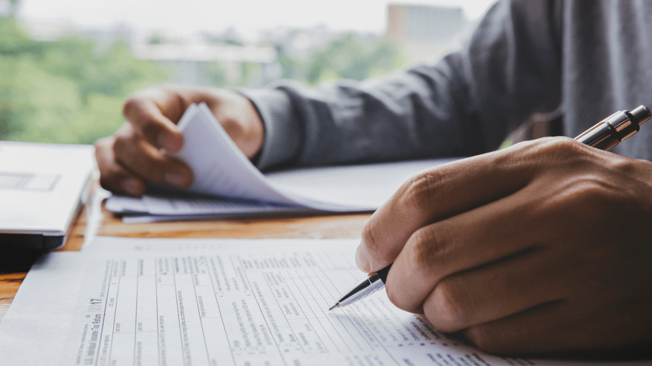 <h2 class="cms-H2-H2"><b>Primero debes aplicar al homestead exemption en Texas</b></h2>
<br>Para que la propuesta tenga mayores beneficios en la gente, 
<b>lo ideal es que soliciten al programa de exención de impuestos de la propiedad</b> (llamado 
<i>homestead exemption</i>, en inglés), porque junto con la Propuesta 4, ahorrarán más dinero. En el condado de Bexar, del centro de Texas, hay muchas personas que califican, pero que no han solicitado a este programa.
