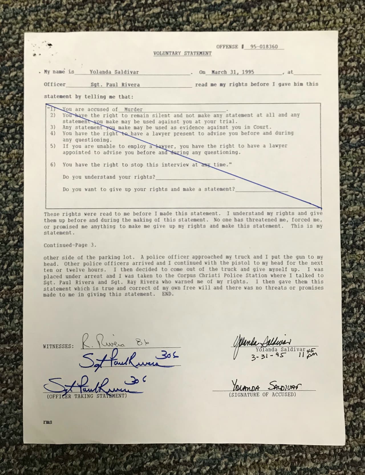 Saldívar firmó las tres páginas de su confesión, un documento que su abogado Douglas Tinker trató de suprimir sin éxito para que no llegara a las manos del jurado.