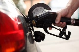 <h3 class="cms-H3-H3">Algunas medidas de prevención</h3>
<br>Ciertas áreas facilitan que los ladrones de autos interactúen con usted. Debe tener cuidado con los siguientes lugares frecuentes de robo de autos: 
<b>entradas residenciales para autos, estacionamientos y garajes, gasolineras, cajeros automáticos e intersecciones con semáforos. </b>