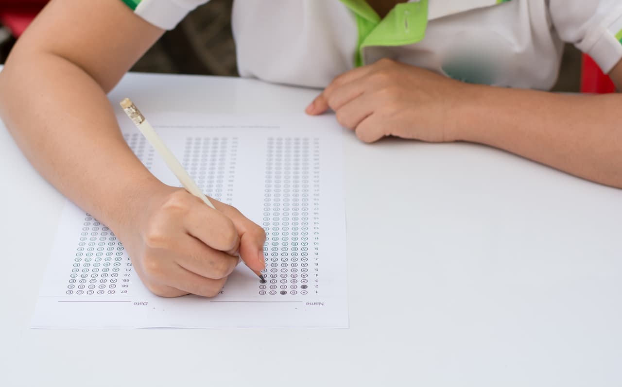 “La educación es uno de los pocos campos, y quizá el único sistema, que ni cambia sus estándares ni la manera con la que mide esos estándares mientras la sociedad se transforma”, escribió Elliot Washor, de la organización Big Pictures Learning.