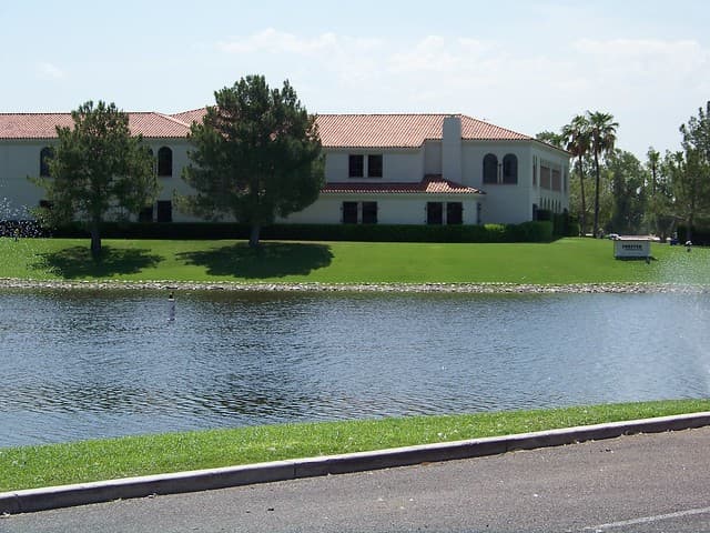 <b>Scottsdale</b>, 
<b>Arizona, </b>ocupa la 
<b>tercera posición</b> de la lista. 
<br>