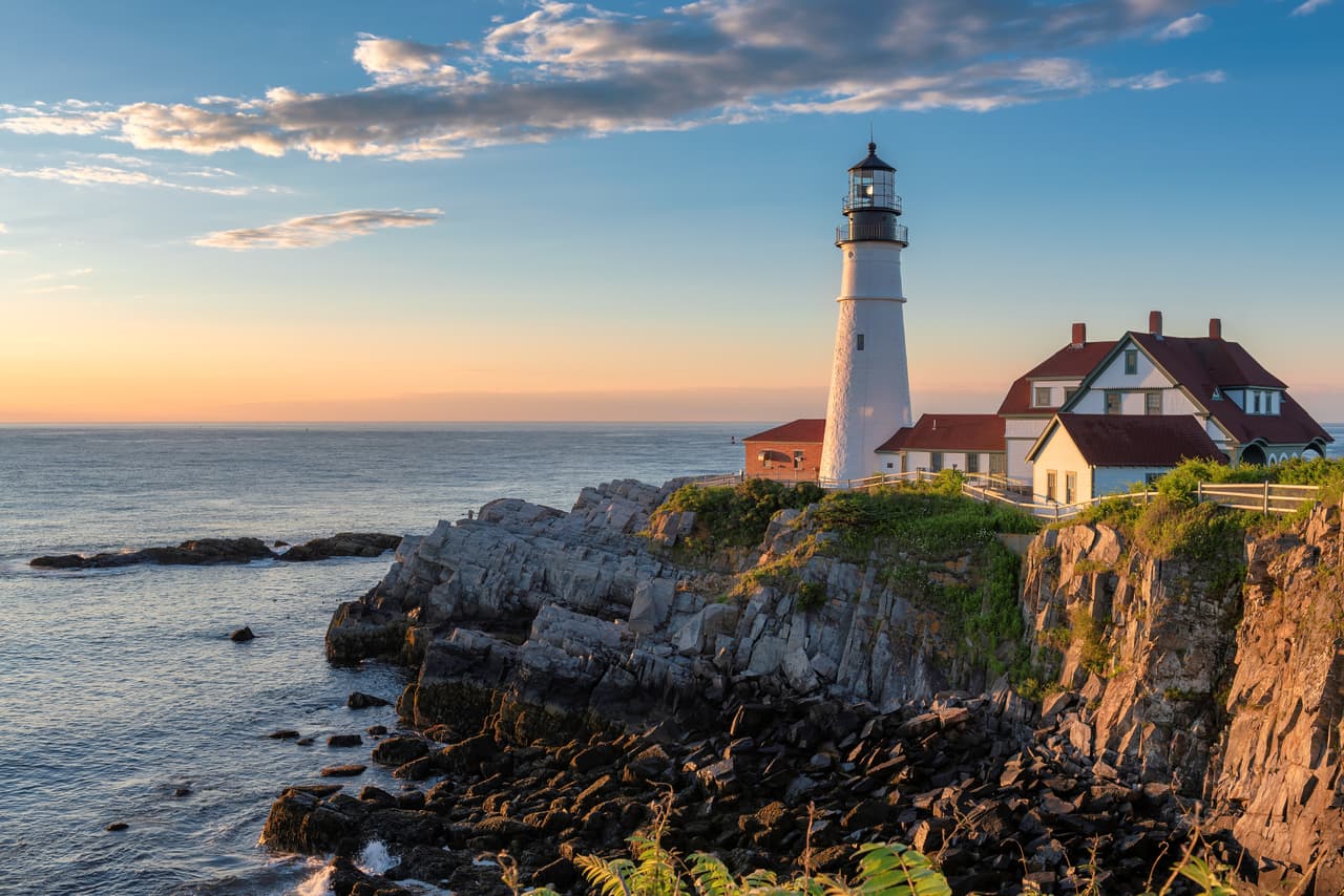<b>Puesto 9. Maine</b>
<br>
<br>Denuncias por robo de identidad: 534 por cada 100,000 habitantes (total: 7,183 denuncias).
<br>
<br>Pérdida de dinero promedio para todos los tipos de fraude: 211 dólares. 
<br>
<br>Usos más comunes del robo de identidad: falsificación de documentos para recibir beneficios gubernamentales (75%) y otras estafas de identidad (33%).
<br>