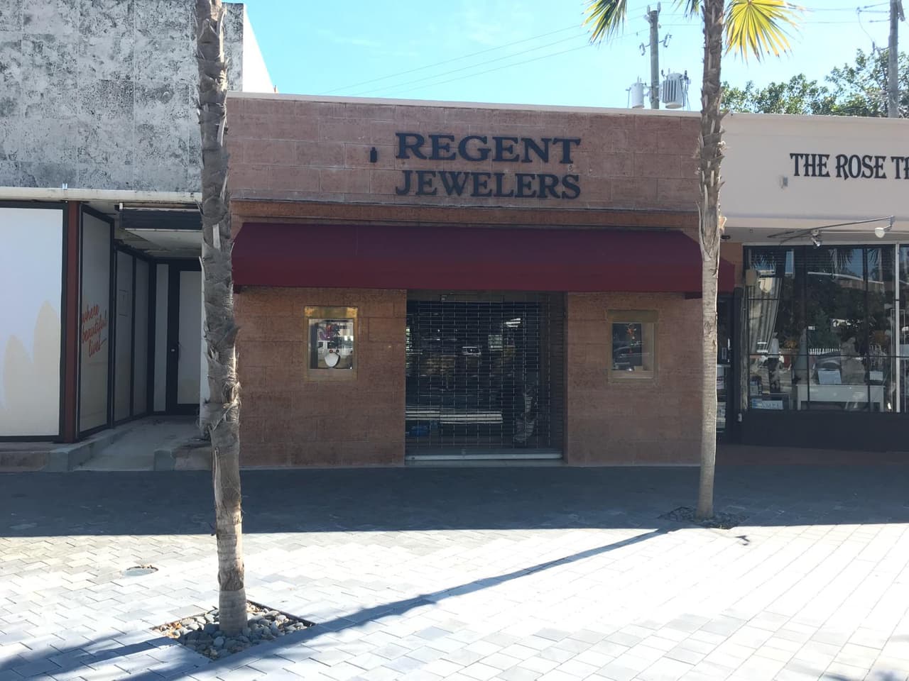 Los dos hombres robaron en esta joyería de Coral Gables y después tomaron a Ordoñez como rehén, mientras repartía paquetes en su camión de UPS.