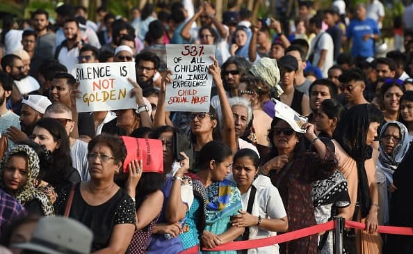 <b>"53% de los niños en India experimentan abuso sexual infantil".</b> La pequeña Asifa Bano había sido raptada en enero de 2018 en un prado de Kathua.